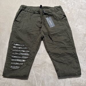 Ventô Olive Green Women's Jogger Pants with Sequin Patch